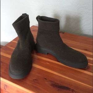 Vivaia Natalie pull on wool booties Size 41 (10US)